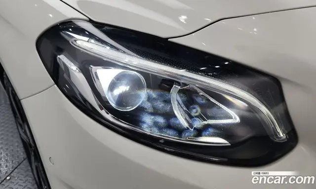 Mercedes-Benz B-Class 2018 2.0 автомат (гидро), миниатюра 8