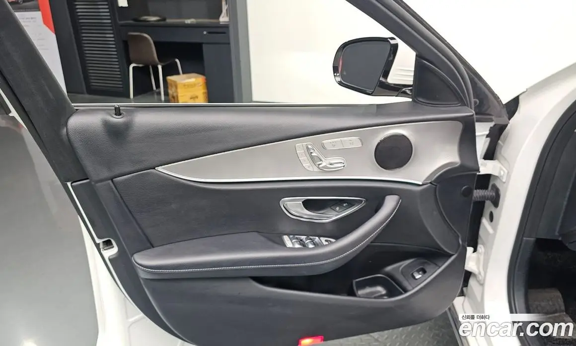 Mercedes-Benz E-Class 2018 2.0 автомат (гидро), фото 13