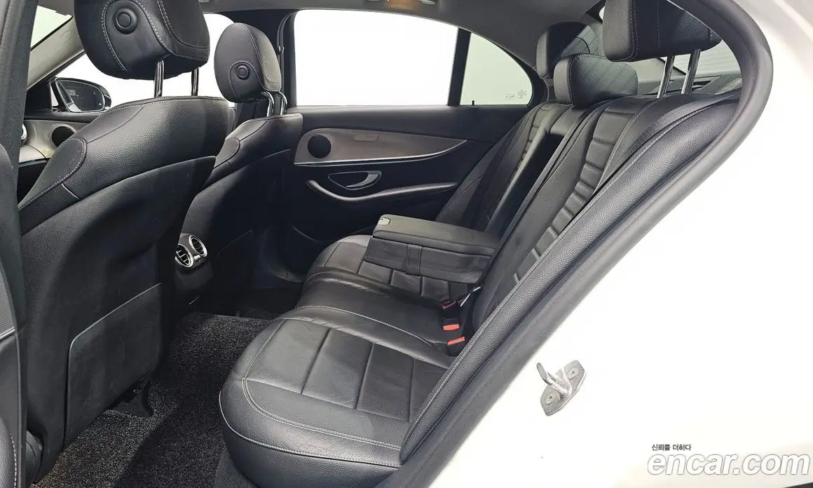 Mercedes-Benz E-Class 2018 2.0 автомат (гидро), фото 16