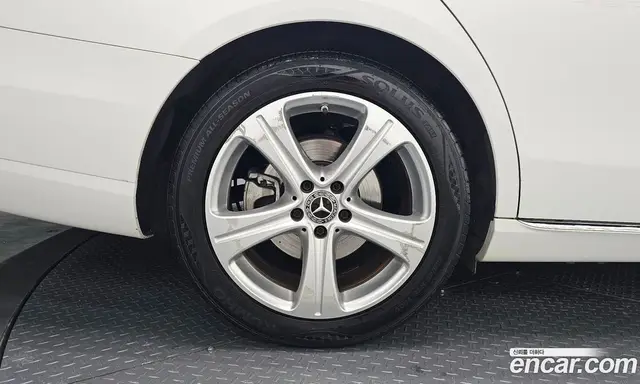 Mercedes-Benz E-Class 2018 2.0 автомат (гидро), миниатюра 4