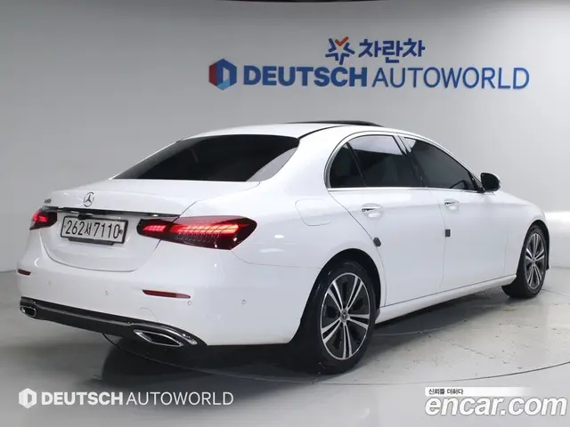 Mercedes-Benz E-Class 2021 2.0 автомат (гидро), миниатюра 2