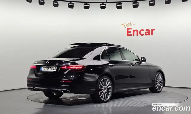 Mercedes-Benz E-Class 2022 2.0 автомат (гидро), миниатюра 2