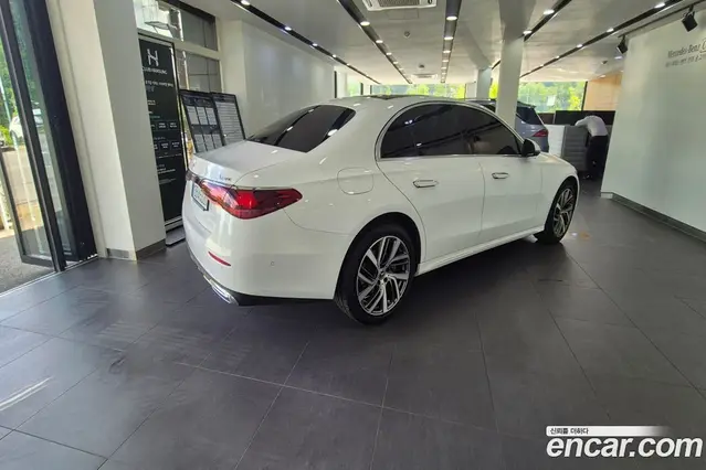 Mercedes-Benz E-Class 2024 2.0 автомат (гидро), миниатюра 2