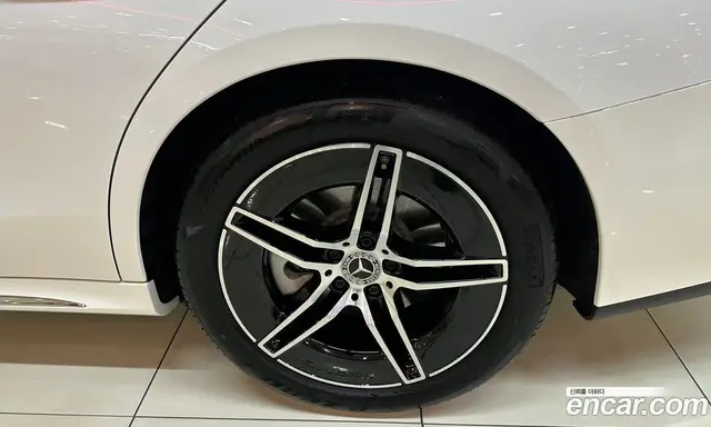 Mercedes-Benz E-Class 2025 2.0 автомат (гидро), миниатюра 5