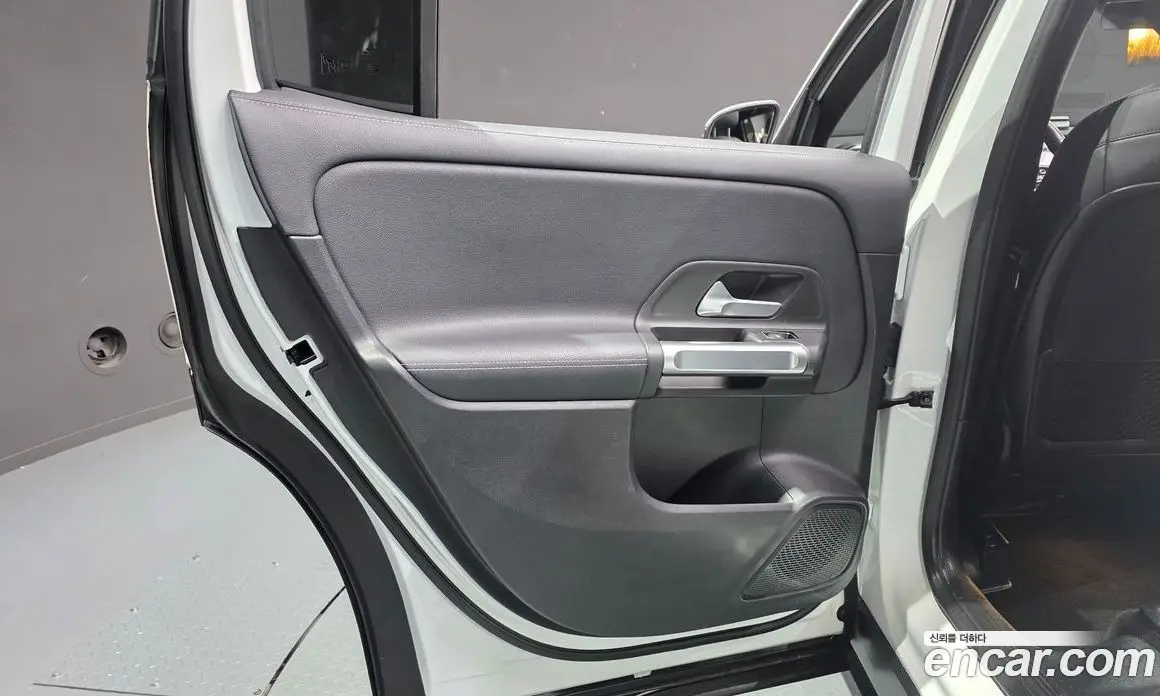 Mercedes-Benz GLB-Class 2021 2.0 автомат (гидро), фото 15