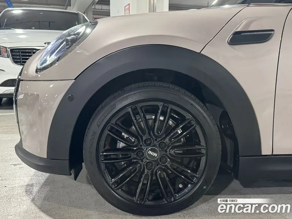 Mini Cooper 2023 1.5 автомат (гидро), фото 5