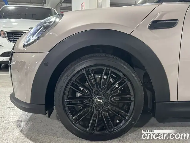Mini Cooper 2023 1.5 автомат (гидро), миниатюра 5