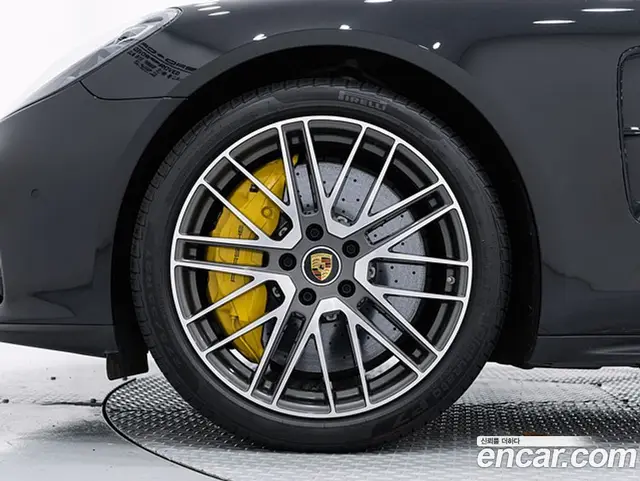 Porsche Panamera 2023 4.0 автомат (гидро), миниатюра 5