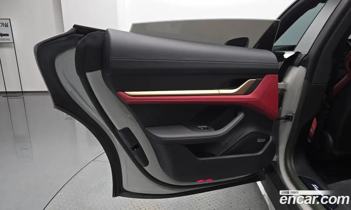 Porsche Taycan 2023 0.1 автомат (гидро), фото 14
