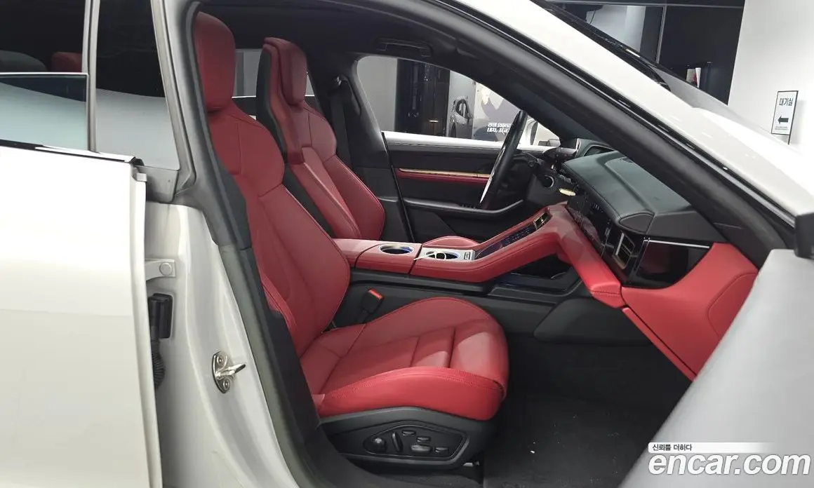 Porsche Taycan 2023 0.1 автомат (гидро), фото 16