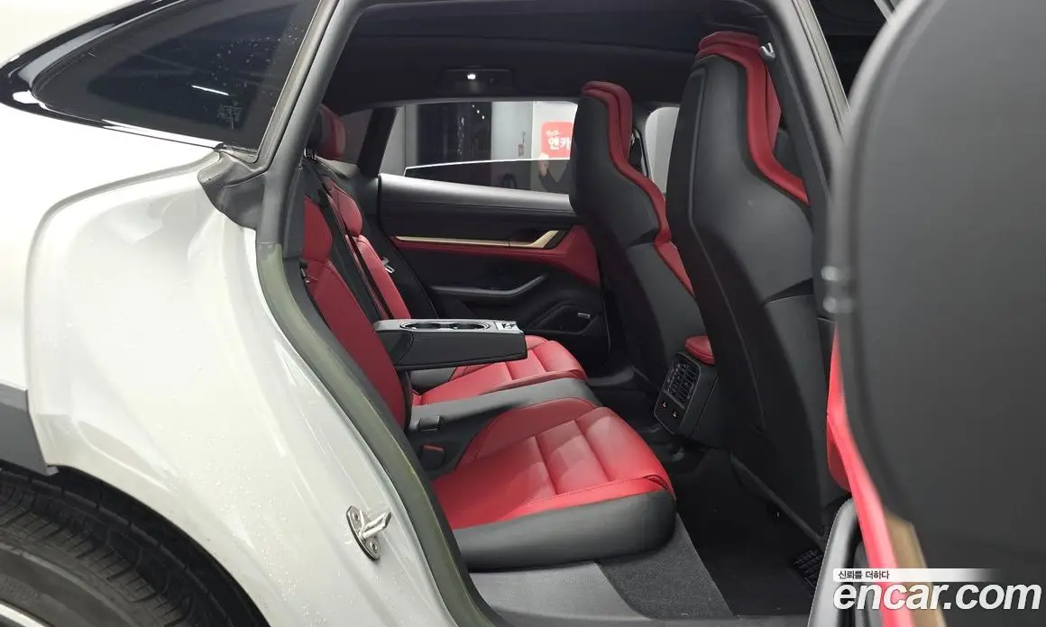 Porsche Taycan 2023 0.1 автомат (гидро), фото 17
