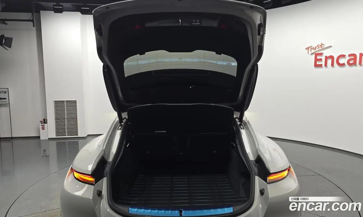 Porsche Taycan 2023 0.1 автомат (гидро), фото 33