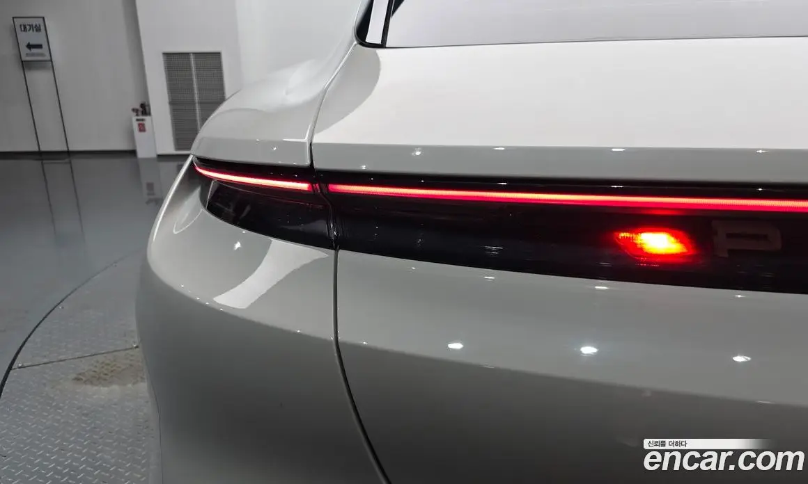 Porsche Taycan 2023 0.1 автомат (гидро), фото 8