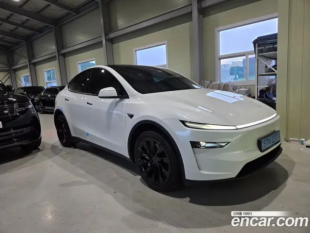 Tesla Model Y, 2025, 14 851 км