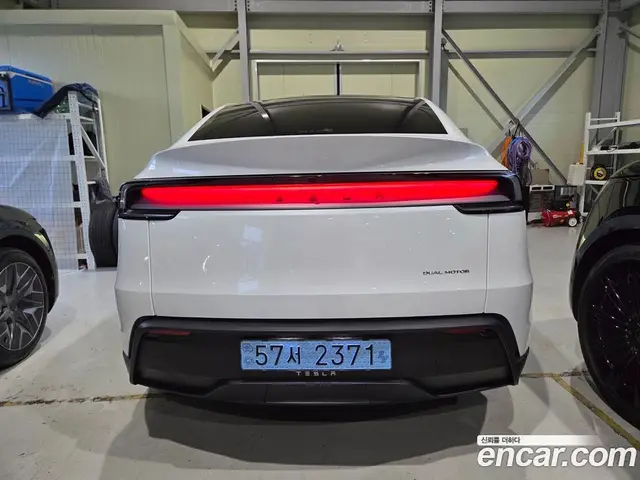 Tesla Model Y 2025 автомат (гидро), миниатюра 4