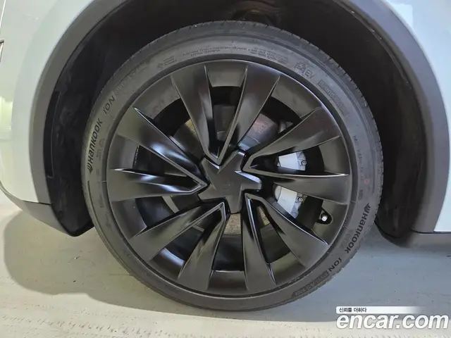 Tesla Model Y 2025 автомат (гидро), миниатюра 6