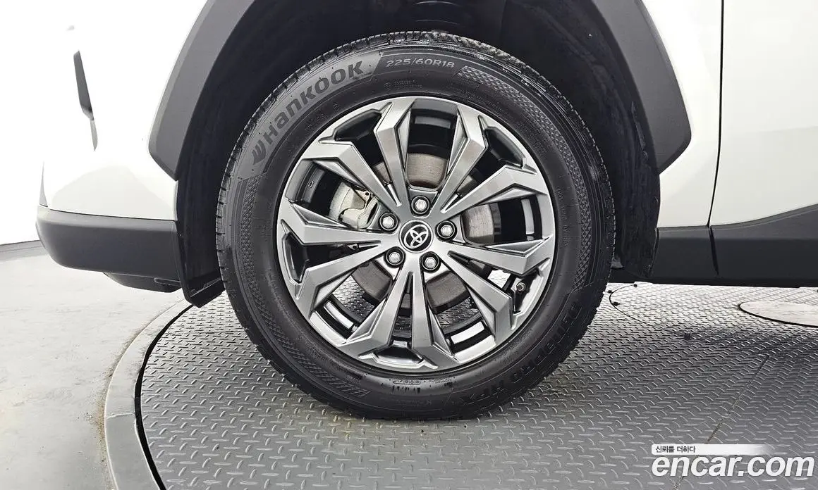 Toyota RAV4 2022 2.5 автомат (гидро), фото 5