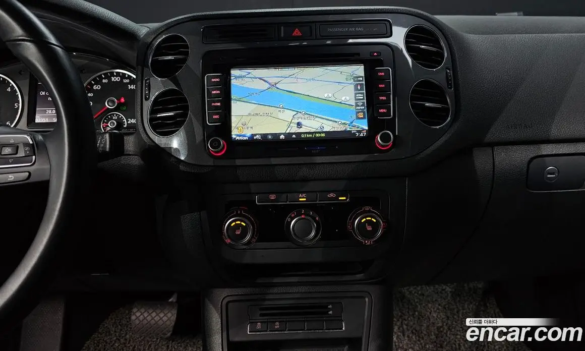 Volkswagen Tiguan 2015 2.0 автомат (гидро), фото 13