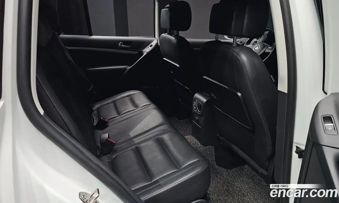 Volkswagen Tiguan 2015 2.0 автомат (гидро), фото 16