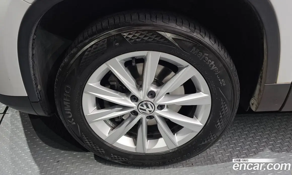 Volkswagen Tiguan 2015 2.0 автомат (гидро), фото 5