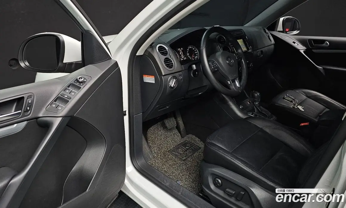 Volkswagen Tiguan 2015 2.0 автомат (гидро), фото 10