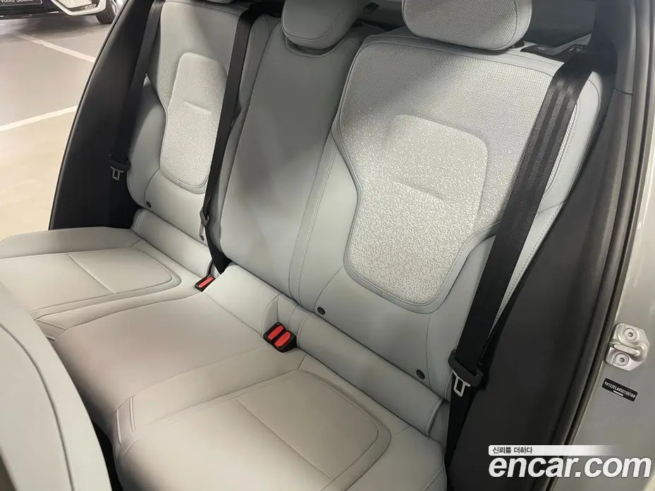 Volvo EX30 2025 0.2 автомат (гидро), фото 11