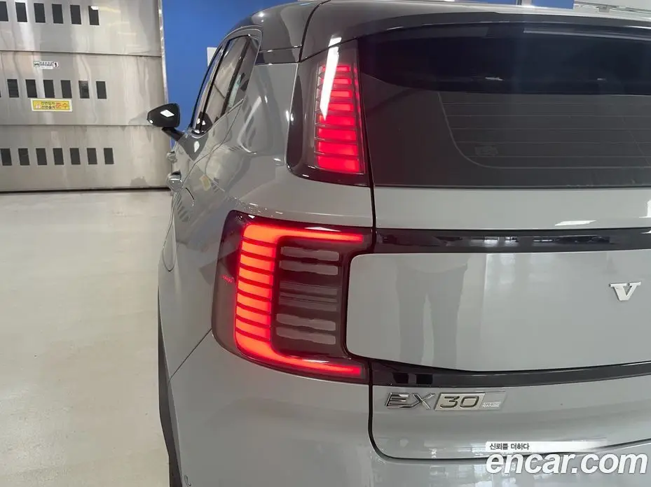Volvo EX30 2025 0.2 автомат (гидро), фото 13