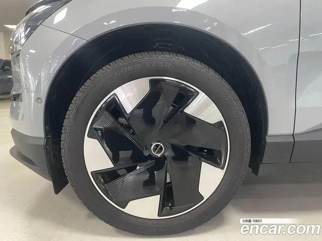 Volvo EX30 2025 0.2 автомат (гидро), миниатюра 5