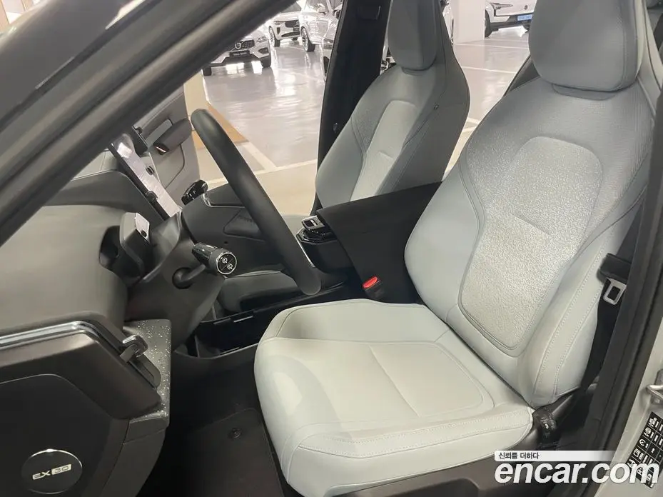 Volvo EX30 2025 0.2 автомат (гидро), фото 10