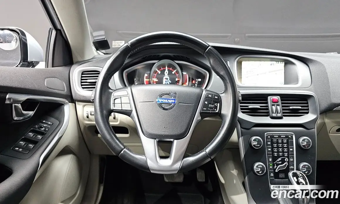 Volvo V40 2014 1.6 автомат (гидро), фото 13