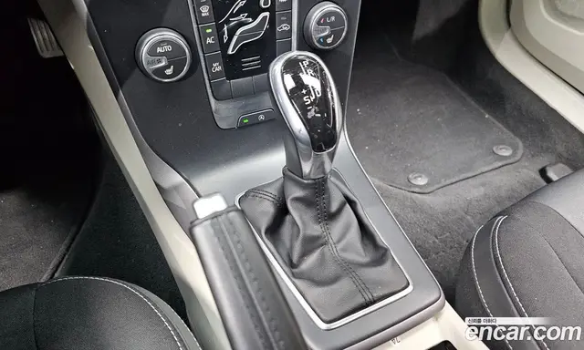 Volvo V40 2014 1.6 автомат (гидро), миниатюра 9