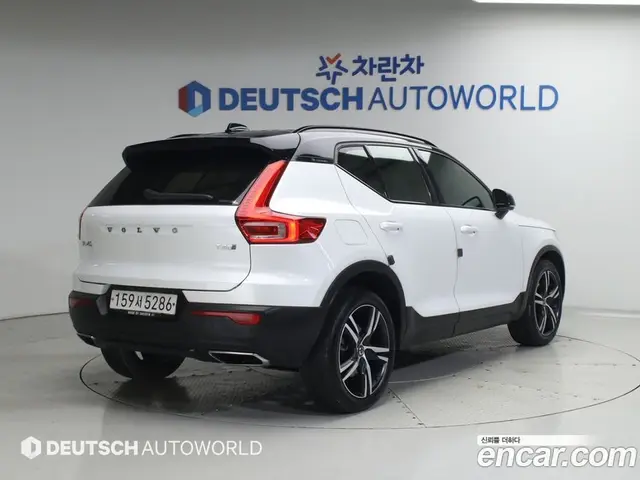 Volvo XC40 2019 2.0 автомат (гидро), миниатюра 2