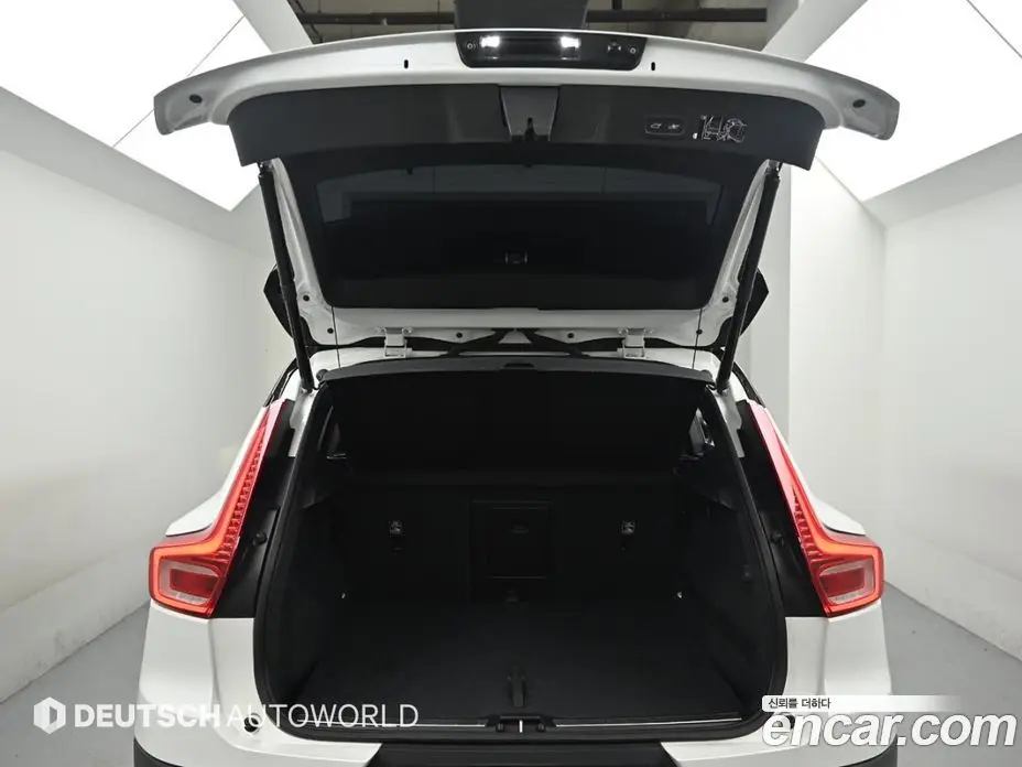 Volvo XC40 2019 2.0 автомат (гидро), фото 19