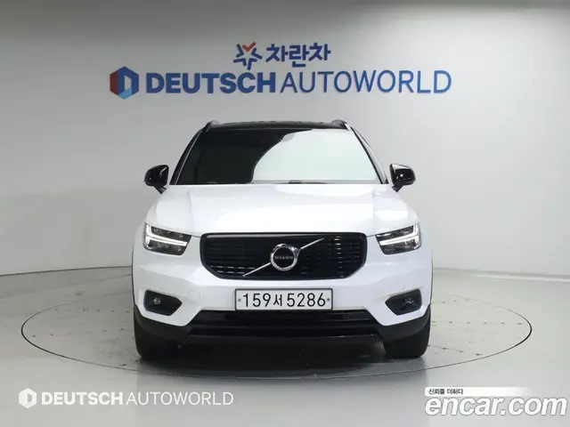 Volvo XC40 2019 2.0 автомат (гидро), миниатюра 3