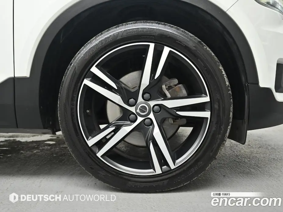 Volvo XC40 2019 2.0 автомат (гидро), фото 5