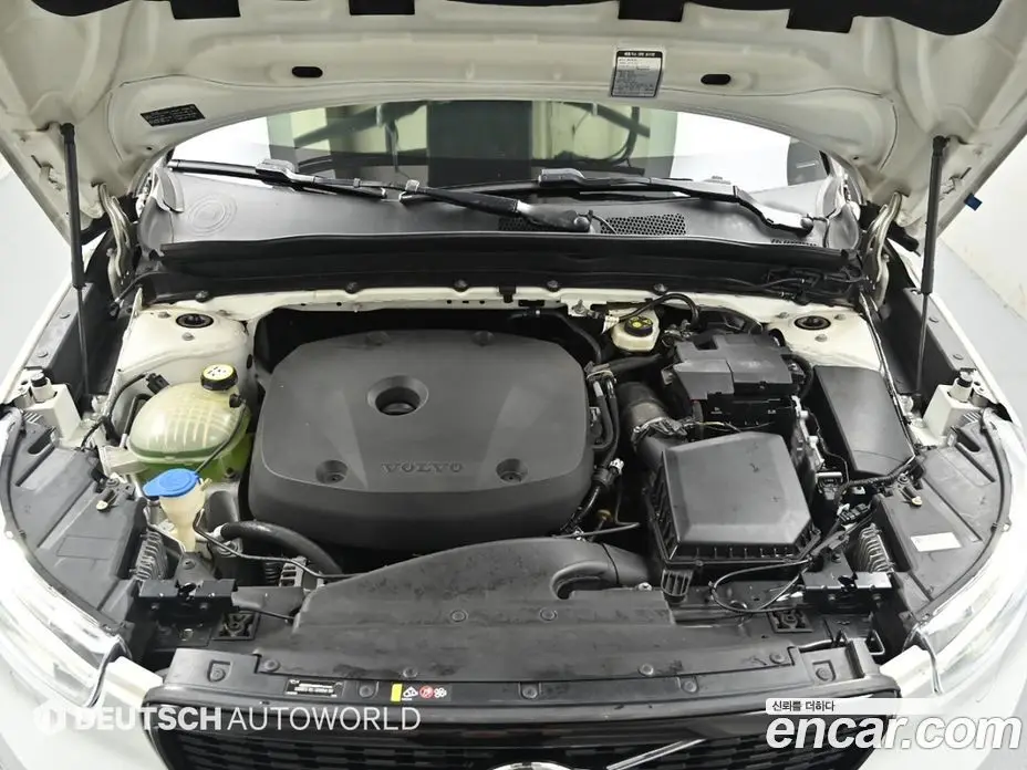 Volvo XC40 2019 2.0 автомат (гидро), фото 6