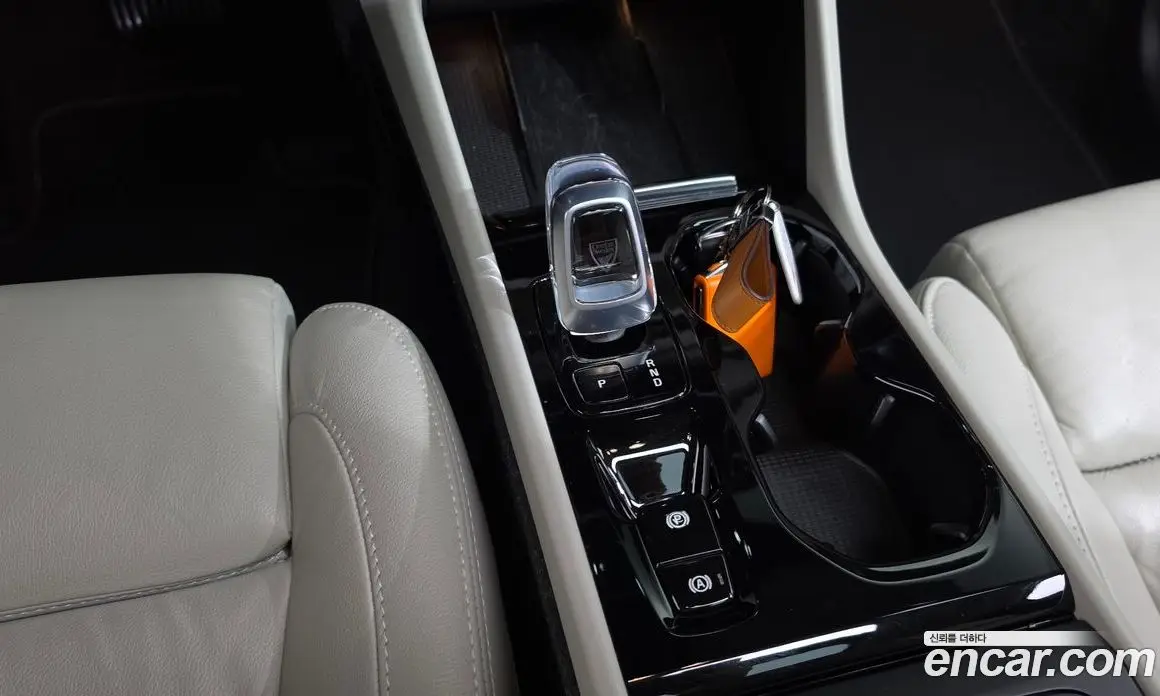 Volvo XC40 2023 2.0 автомат (гидро), фото 12