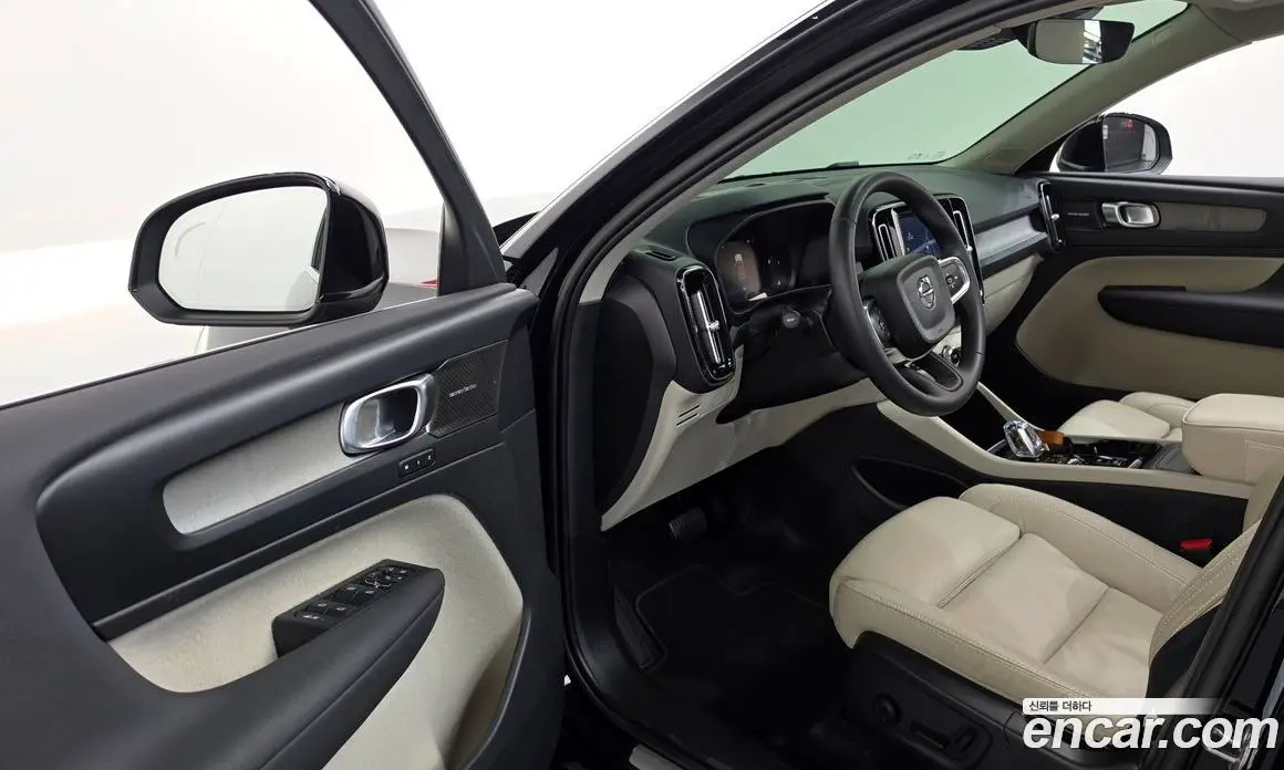 Volvo XC40 2023 2.0 автомат (гидро), фото 13