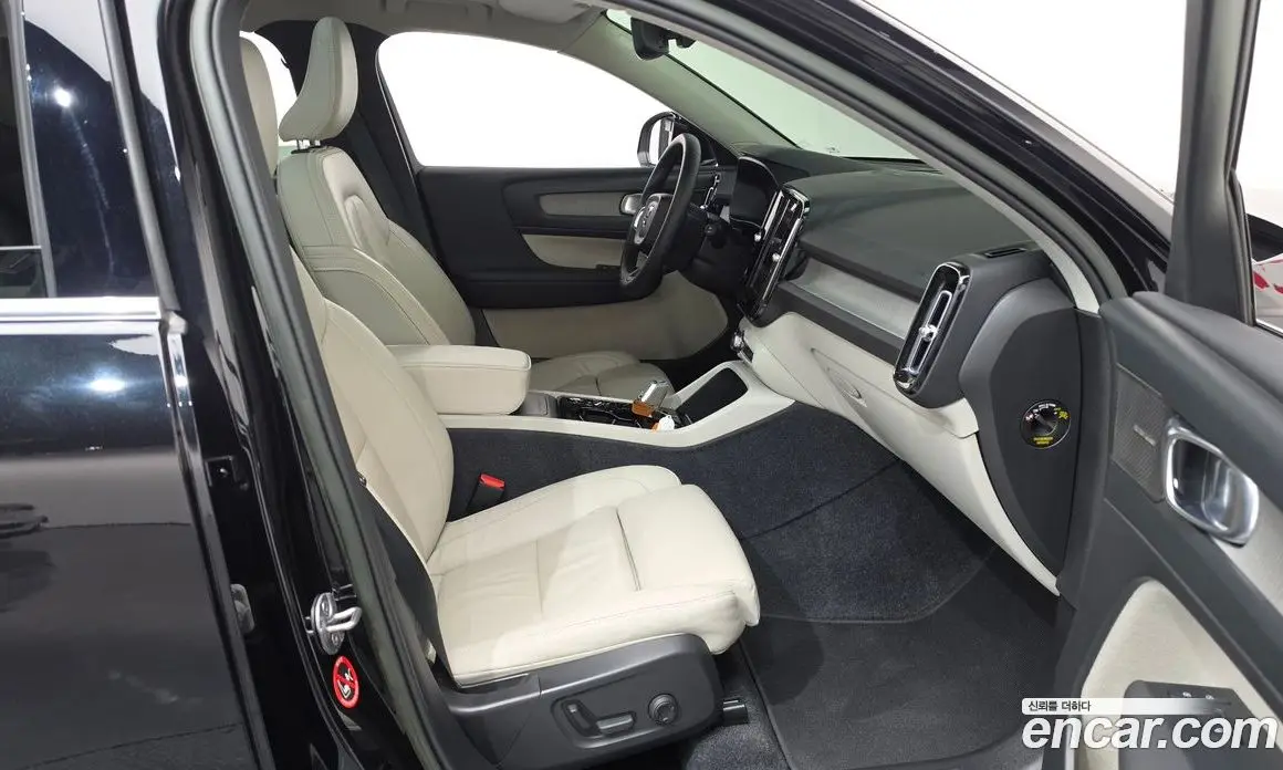 Volvo XC40 2023 2.0 автомат (гидро), фото 16