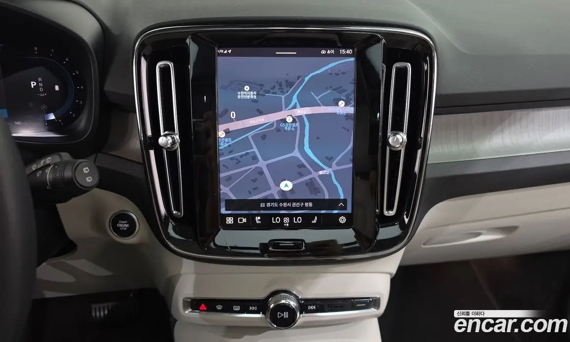 Volvo XC40 2023 2.0 автомат (гидро), фото 19