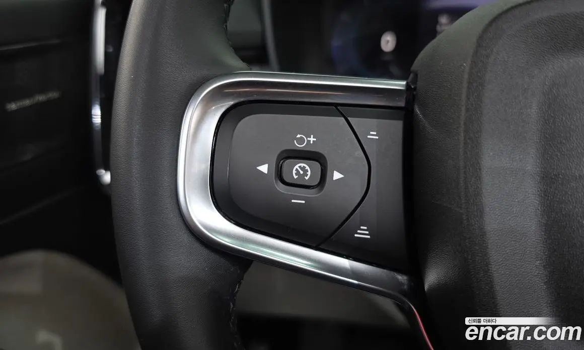 Volvo XC40 2023 2.0 автомат (гидро), фото 23