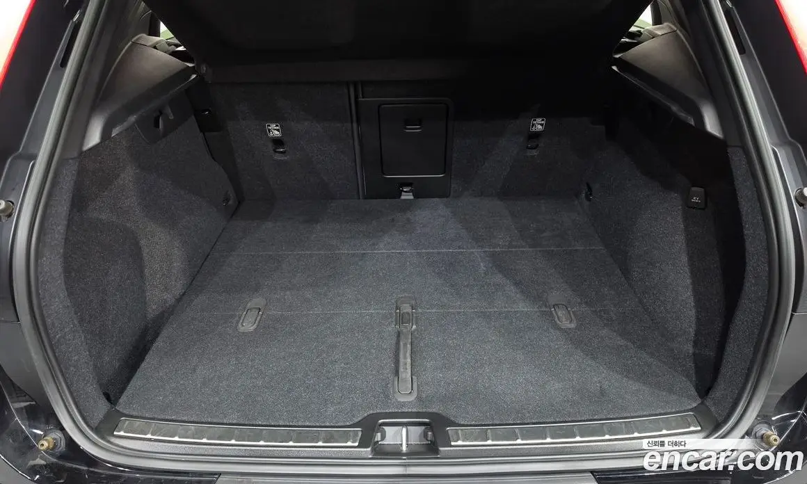 Volvo XC40 2023 2.0 автомат (гидро), фото 26