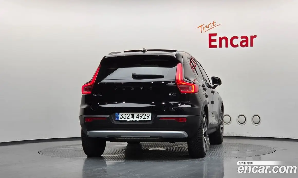 Volvo XC40 2023 2.0 автомат (гидро), фото 4