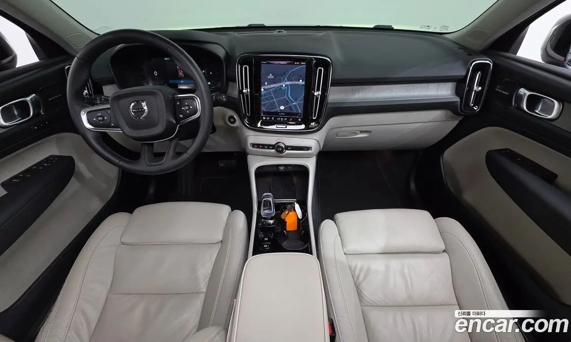 Volvo XC40 2023 2.0 автомат (гидро), фото 10