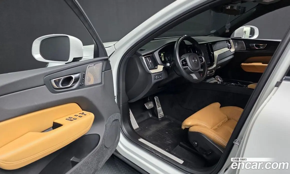 Volvo XC60 2020 2.0 автомат (гидро), фото 13
