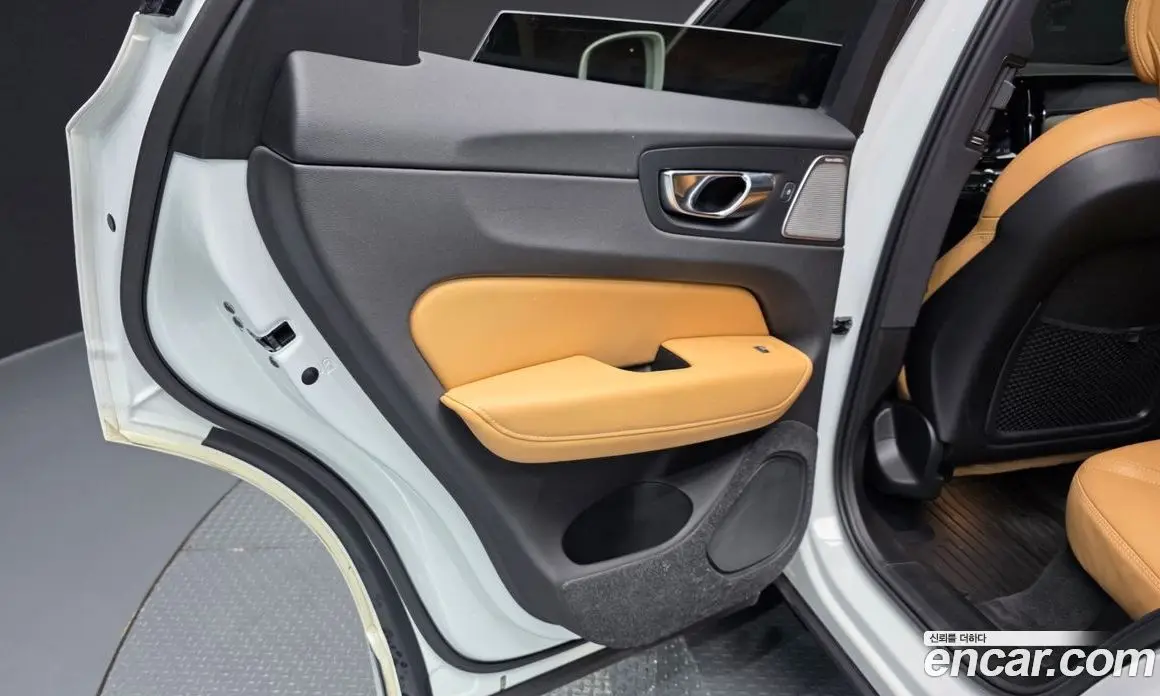 Volvo XC60 2020 2.0 автомат (гидро), фото 15