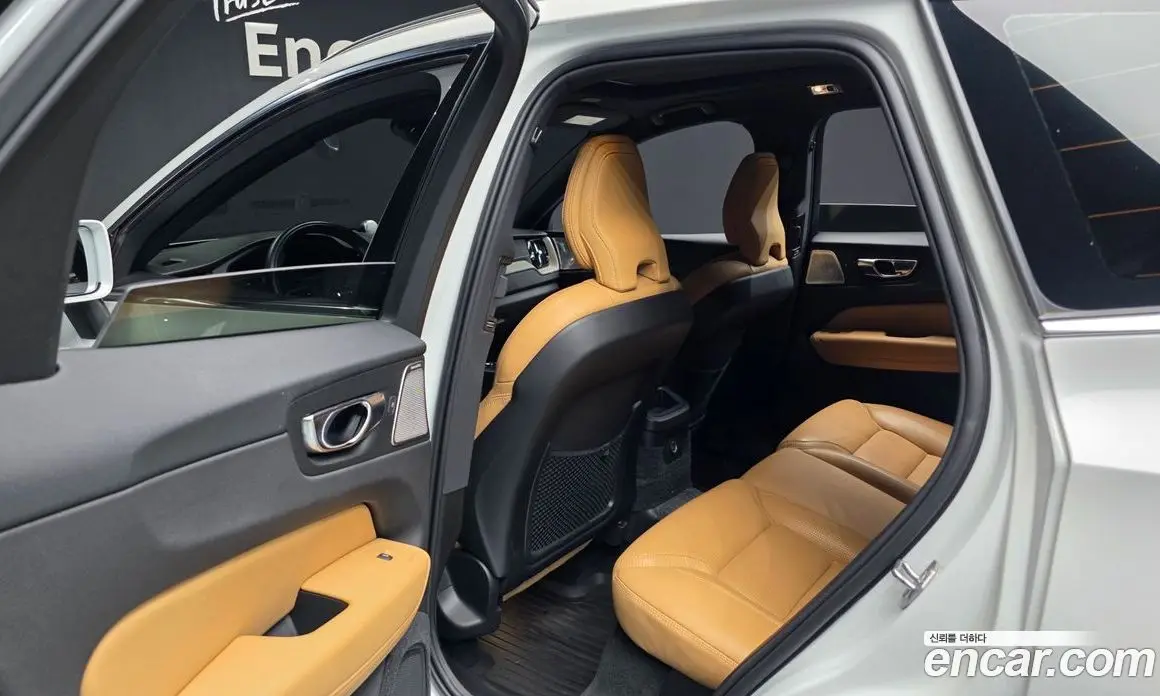 Volvo XC60 2020 2.0 автомат (гидро), фото 16