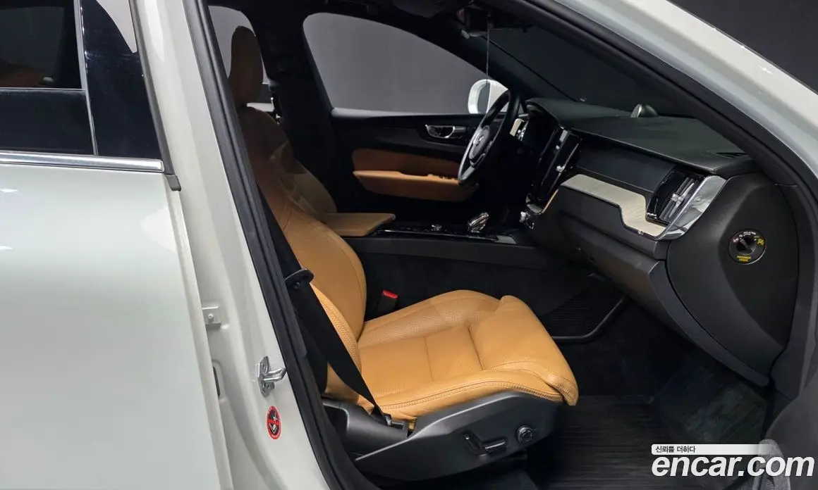Volvo XC60 2020 2.0 автомат (гидро), фото 17