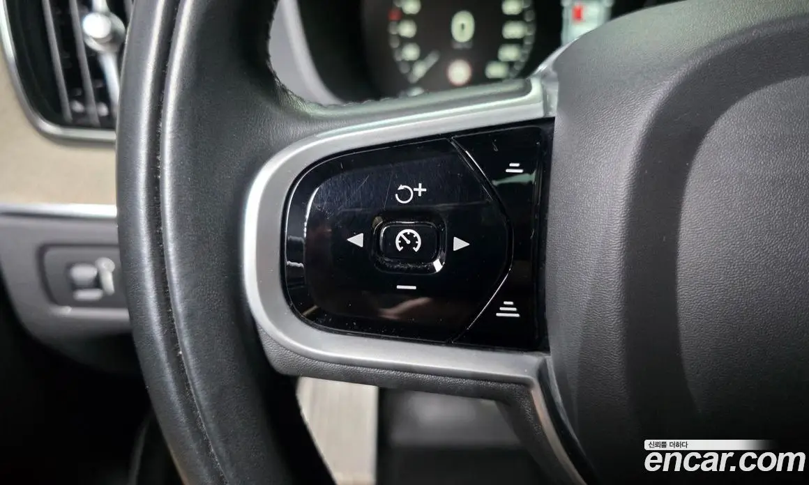 Volvo XC60 2020 2.0 автомат (гидро), фото 33