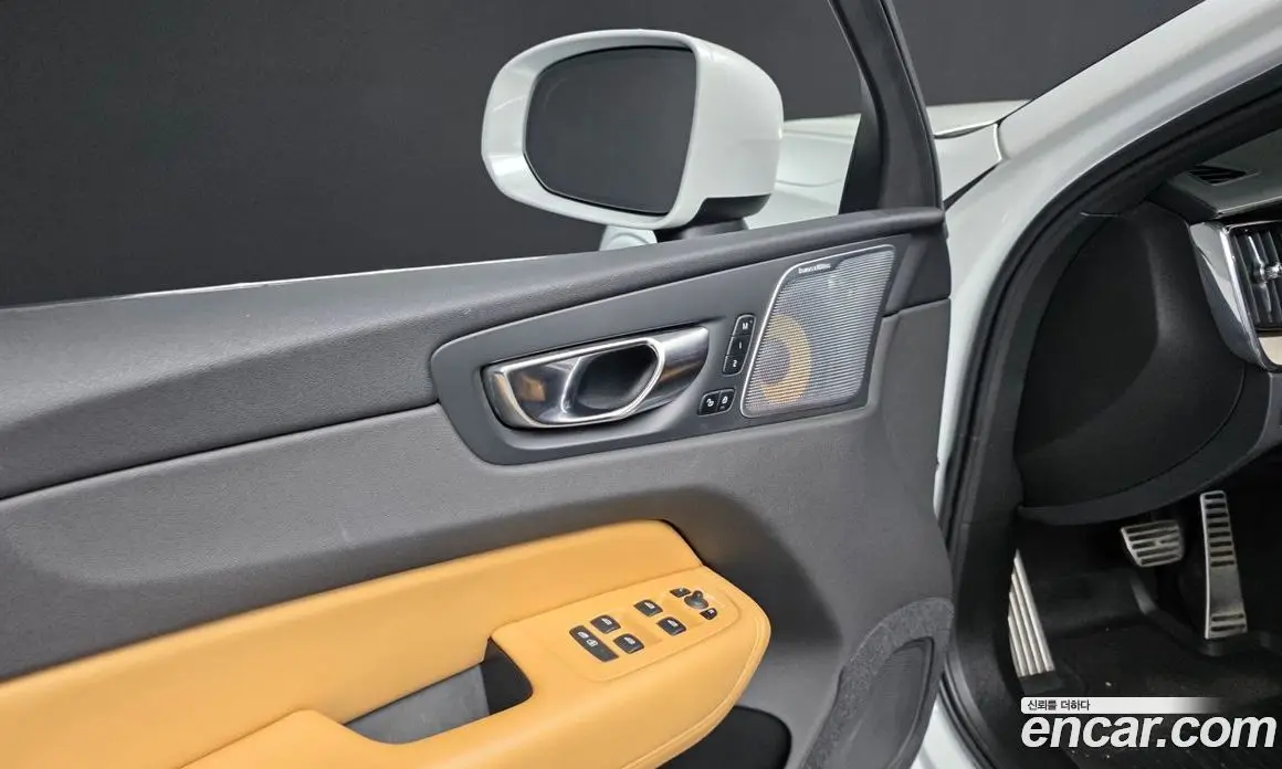Volvo XC60 2020 2.0 автомат (гидро), фото 36